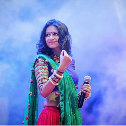 Kinjal Dave during stage performance